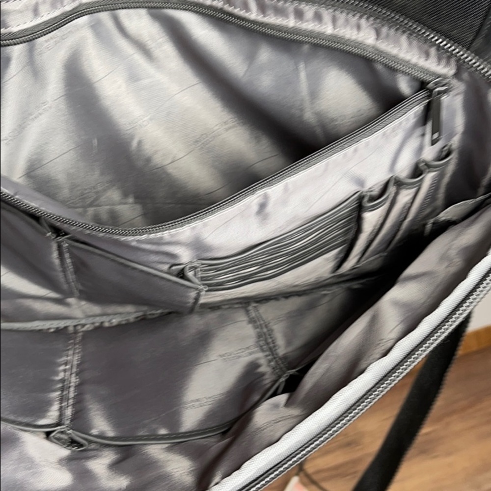 Sac à Dos Kenneth Cole Reaction Noir - Avec Port USB Et Protection RFID Pour 15 Pouces